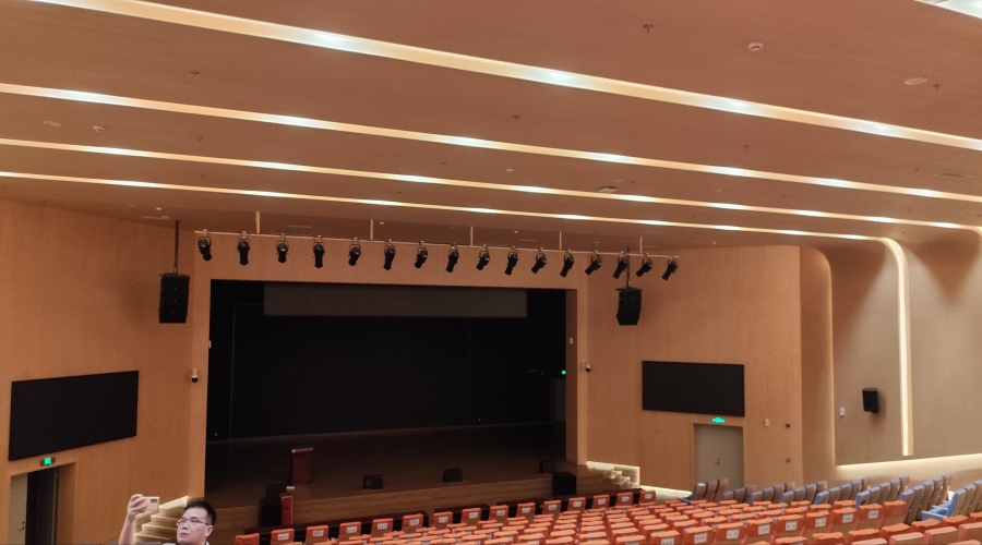 飾紀(jì)上品GRG廠家：深圳坪山實(shí)驗(yàn)學(xué)校GRG報告廳穿孔板工程案